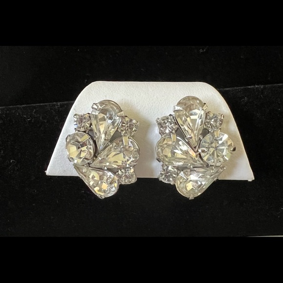 Statement Signed Elegant Crystal Clip On Earrings - Picture 3 of 9